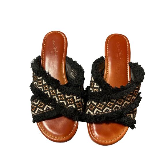 Universal Thread Shoes - Universal‎ Thread Sandals Womens 6.5 Black Gold Fabric Fringe Casual Slip On